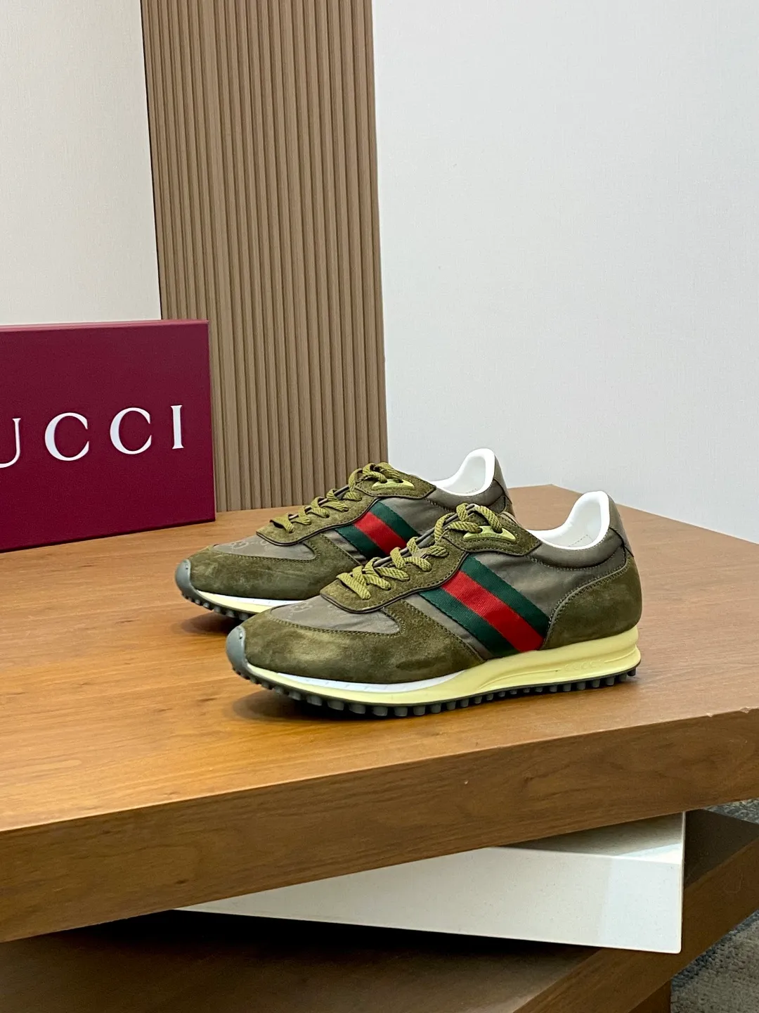 Men's shoes 💰660 [Gucci] Gucci - high-end quality original order 👩🏻‍❤️‍👨🏻 couple wear 🔍🔍🔍 casual sports shoes - upper: 🔝 suede calfskin, shoe body brand totem cloth. brand webbing, tongue. heel. air pressure brand logo - lining: water-dyed sheepskin -Outsole: ultra-light TPU foam·TR rubber; two-color molded outsole -Ultra-high quality control·fine workmanship: highlighted (high-end·exquisite·class) -Size: same style for men and women 36-44 (female 35, 40, male 45, 46 can be customized)·